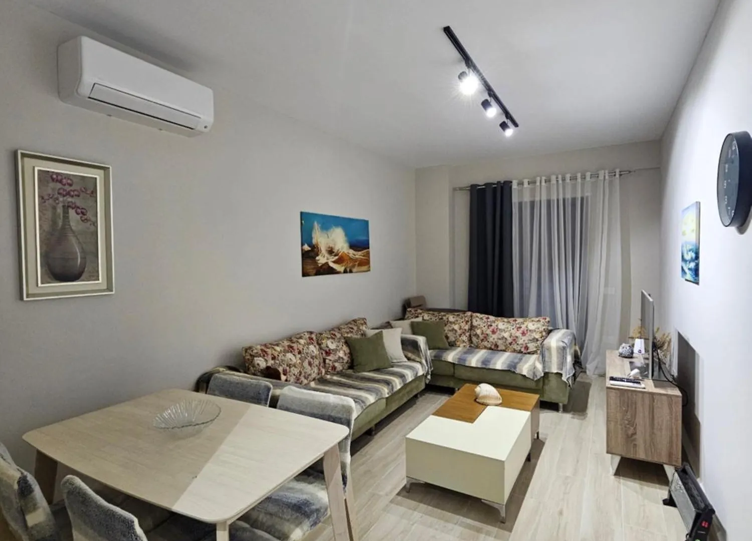 Andi'S Apartment Golem  Albania
