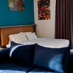 Hotel Monaco & Garden, Golem (Tirana)